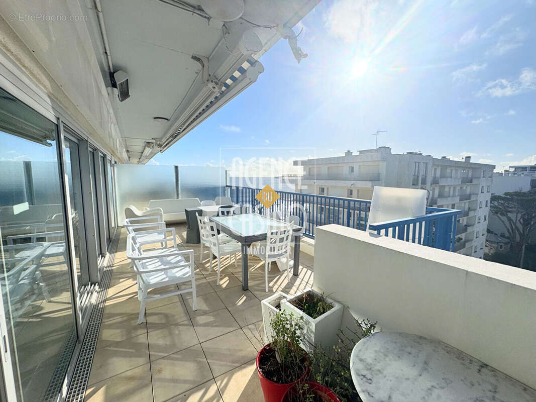 A vendre, 4 pièces Vue mer Latérale, Centre ville, Quartier des Oiseaux, proche Marché & Avenue De Gaulle, Calme & Résidentiel - photo 10