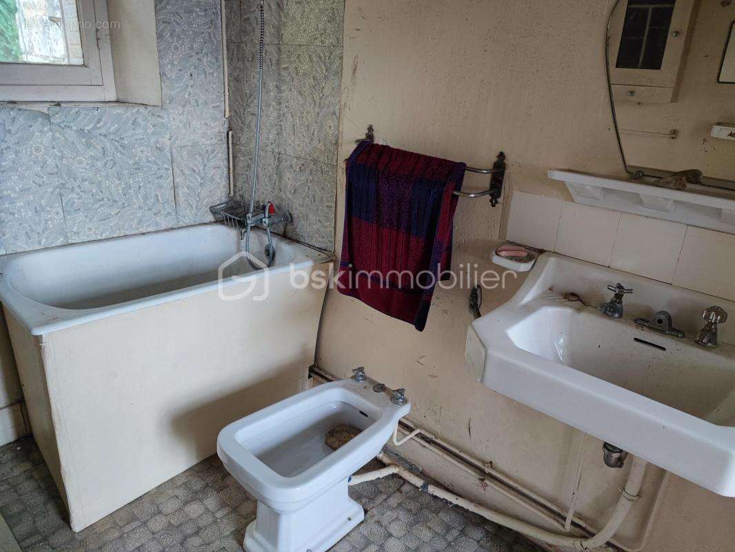 Maison à THORIGNY-SUR-OREUSE