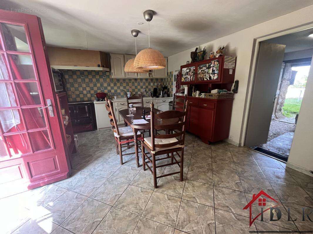 Maison à NEUVELLE-LES-VOISEY