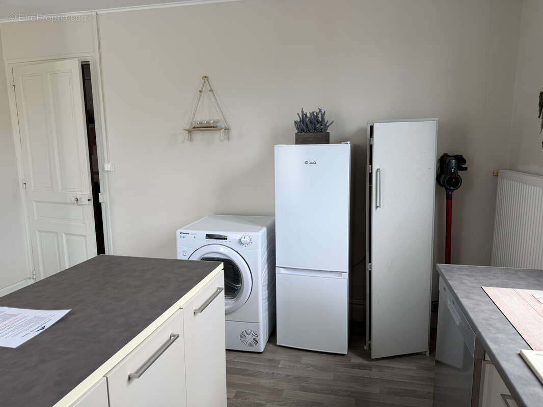 Maison 3 chambres avec cour et garages - photo 12