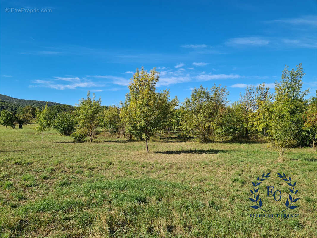 Terrain à SAINT-ZACHARIE