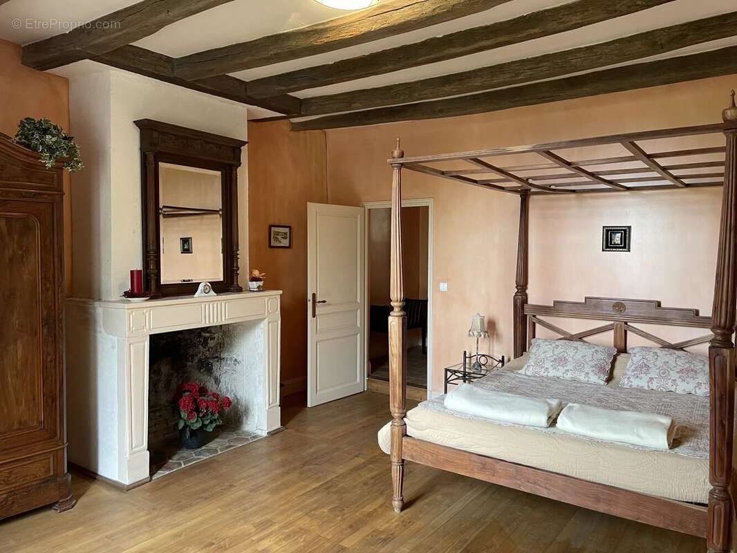 Maison à VILLEBOIS-LAVALETTE