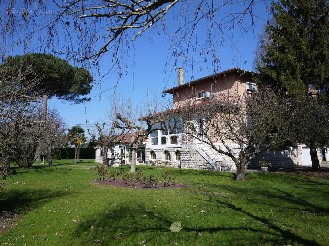 Maison à AIGUILLON