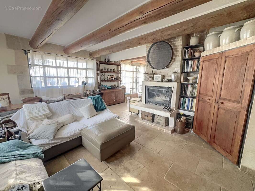 Appartement à MOURIES