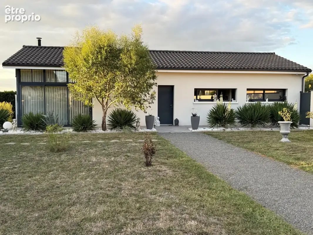Photo Maison à Montbron au prix de 179 000€