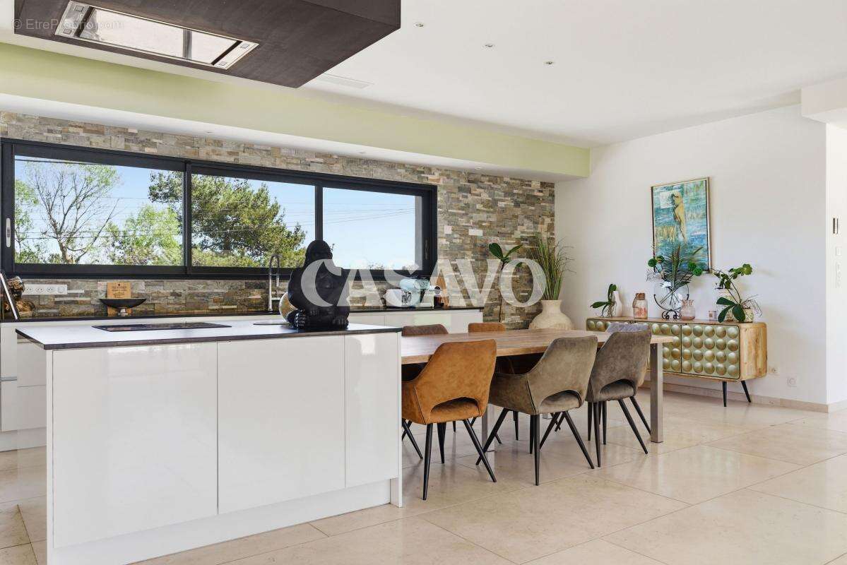 Maison à LE PUY-SAINTE-REPARADE