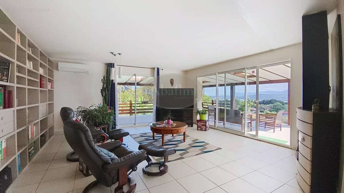 Maison à VILLENEUVE-DE-RIVIERE