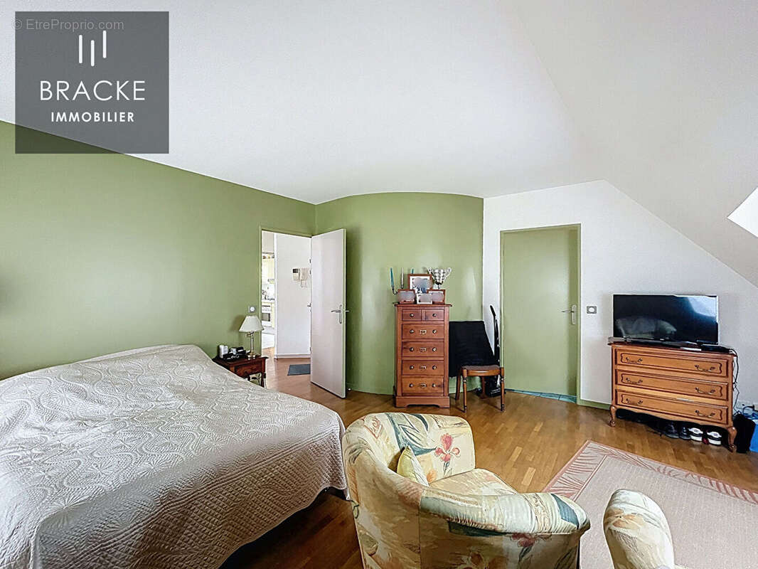 Appartement à COURBEVOIE