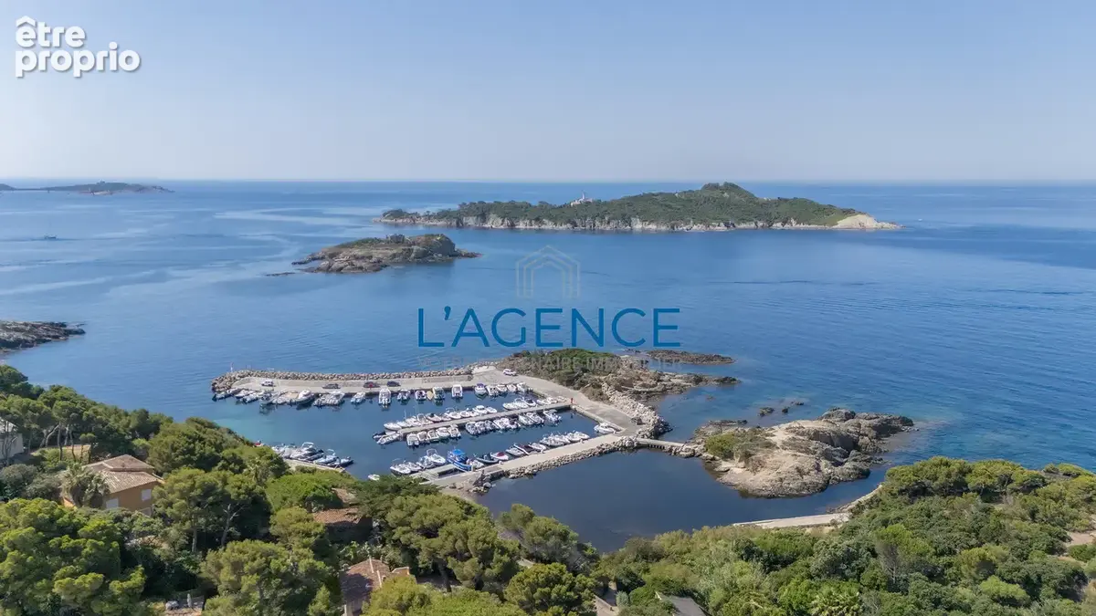 PROPRIETE GIENS 5000m2 deux maisons à 250m2 de la mer - photo 2