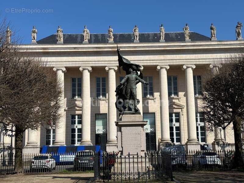 NANTES PLACE DE LA BOURSE – Charme du XVIIIème, calme absolu sur cour et volumes d'exception (T3 de 61 m²) - photo 10