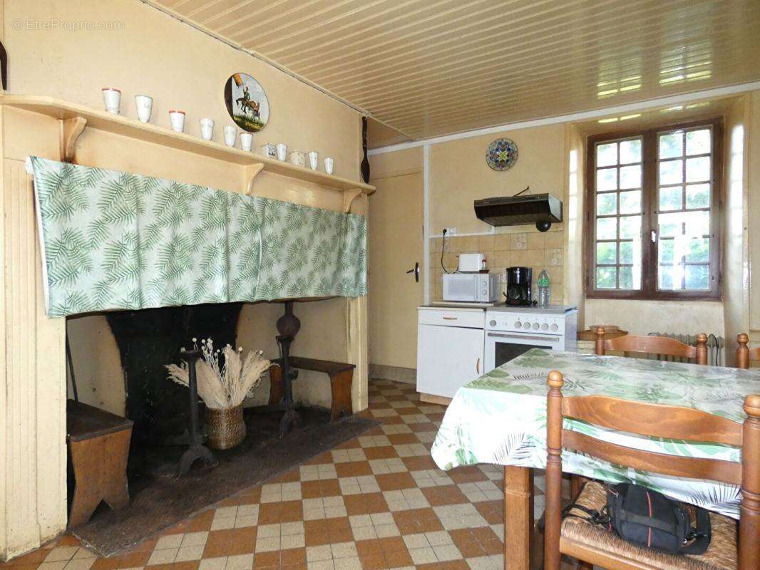 Maison 160 m2 / 4 chambres / 2 granges / terrain 3500m² environ - photo 11