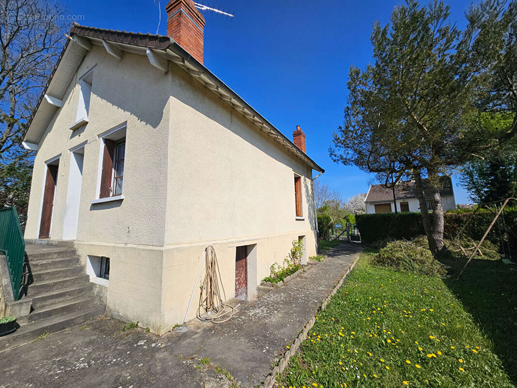 Maison à MAURECOURT
