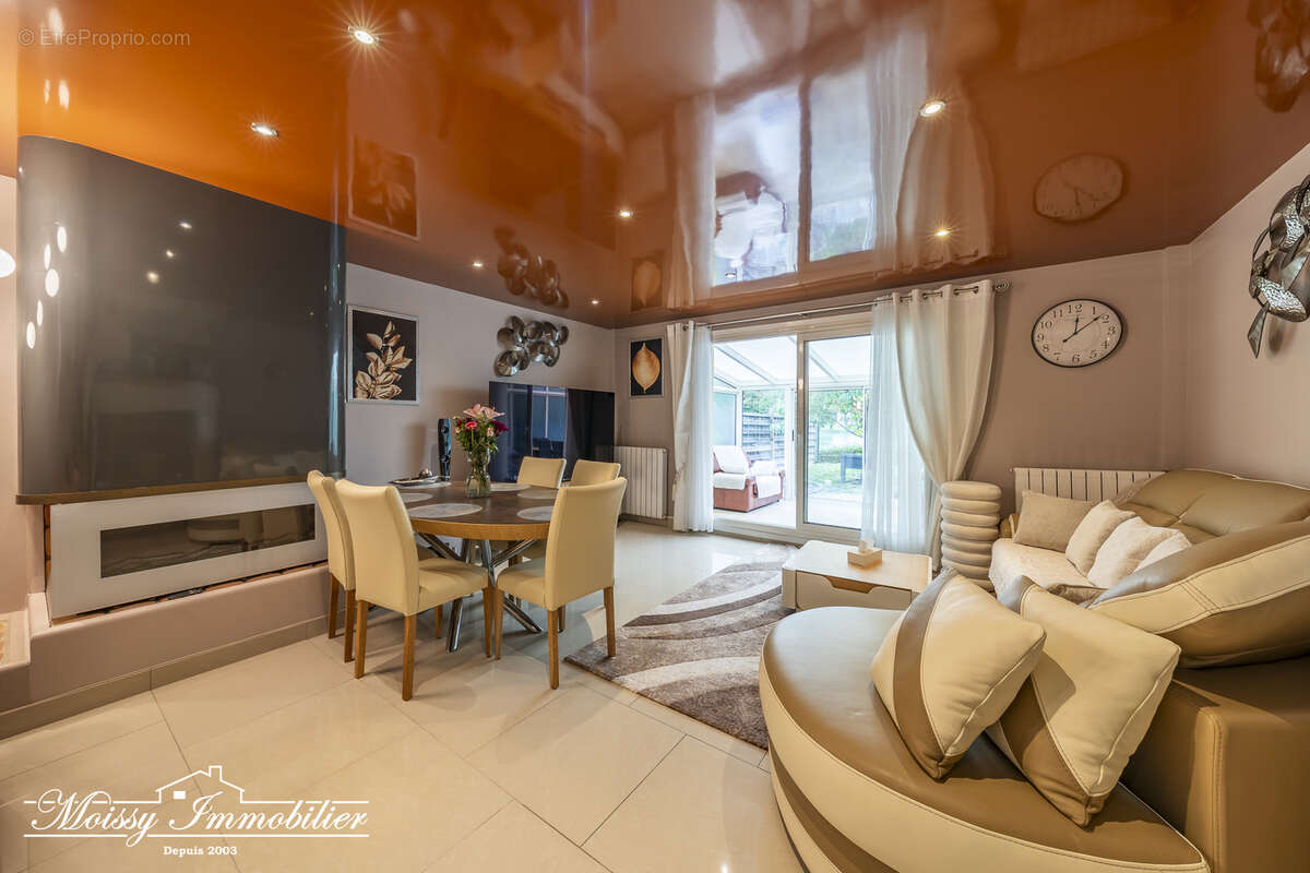 Maison à MOISSY-CRAMAYEL