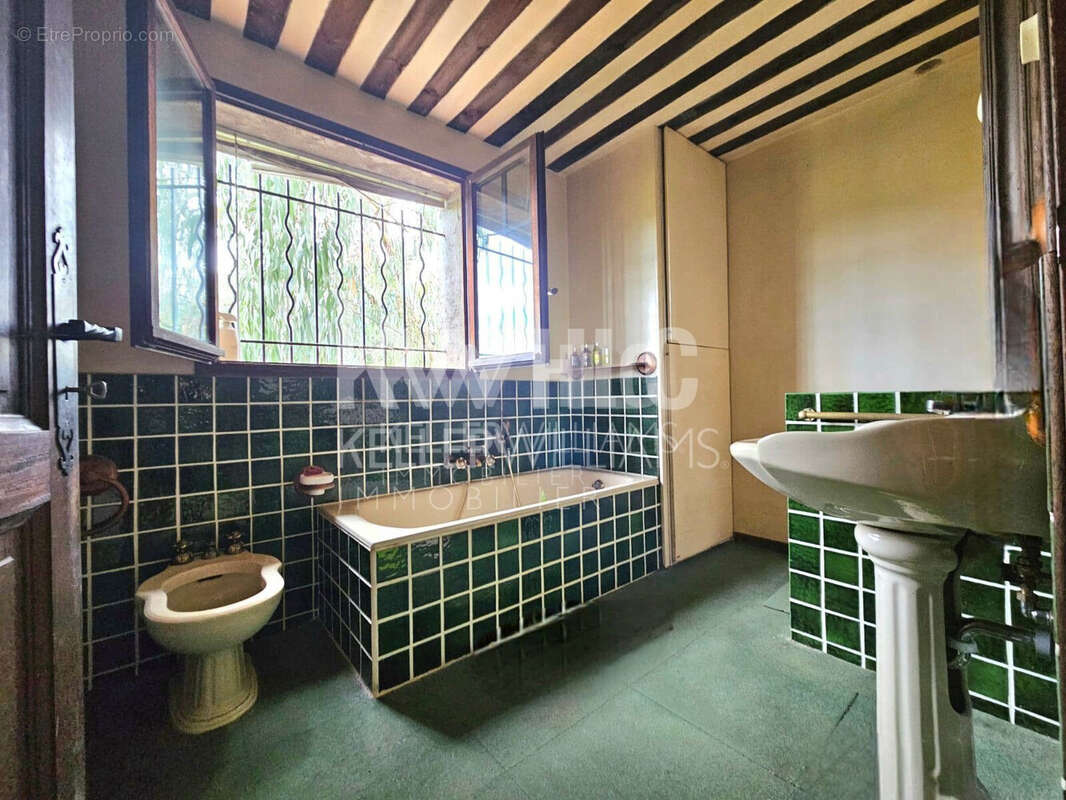 Maison 175 m² à La Gaude  - photo 8