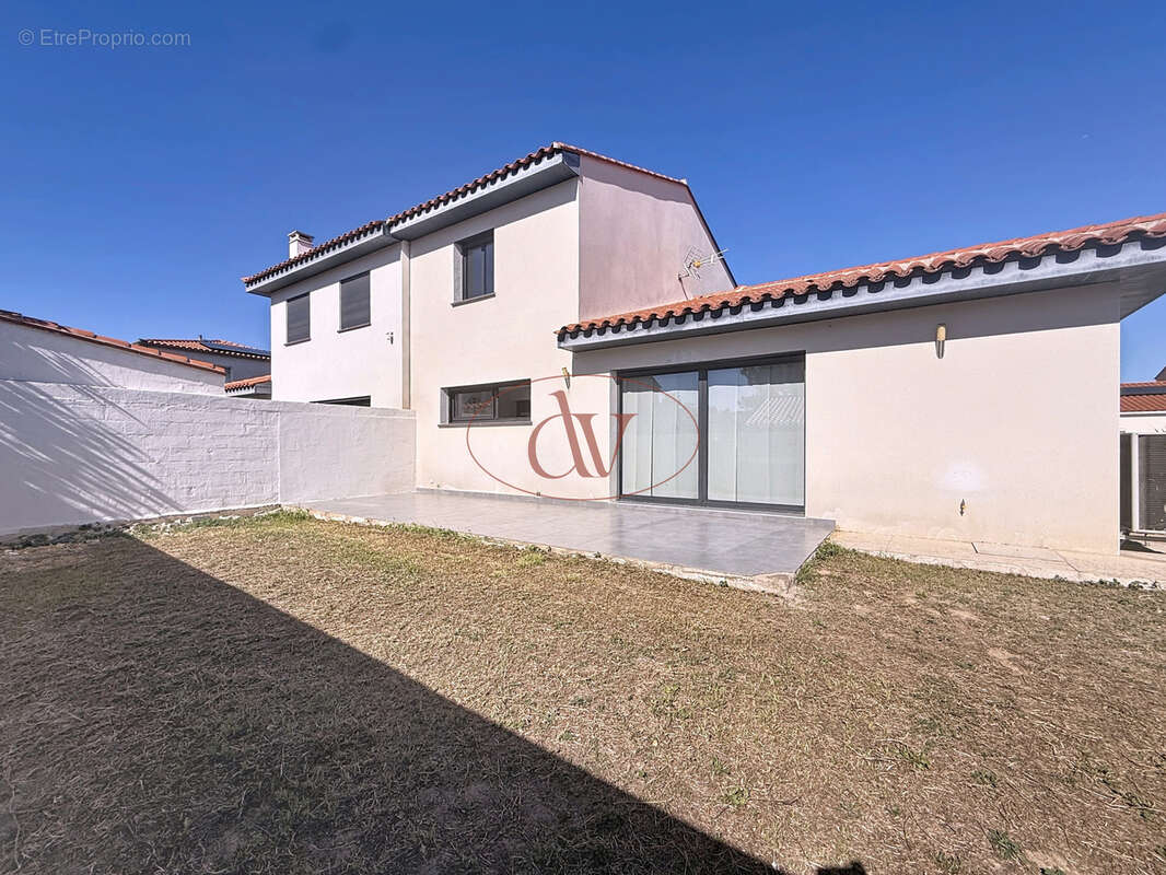 Maison à PEZILLA-LA-RIVIERE