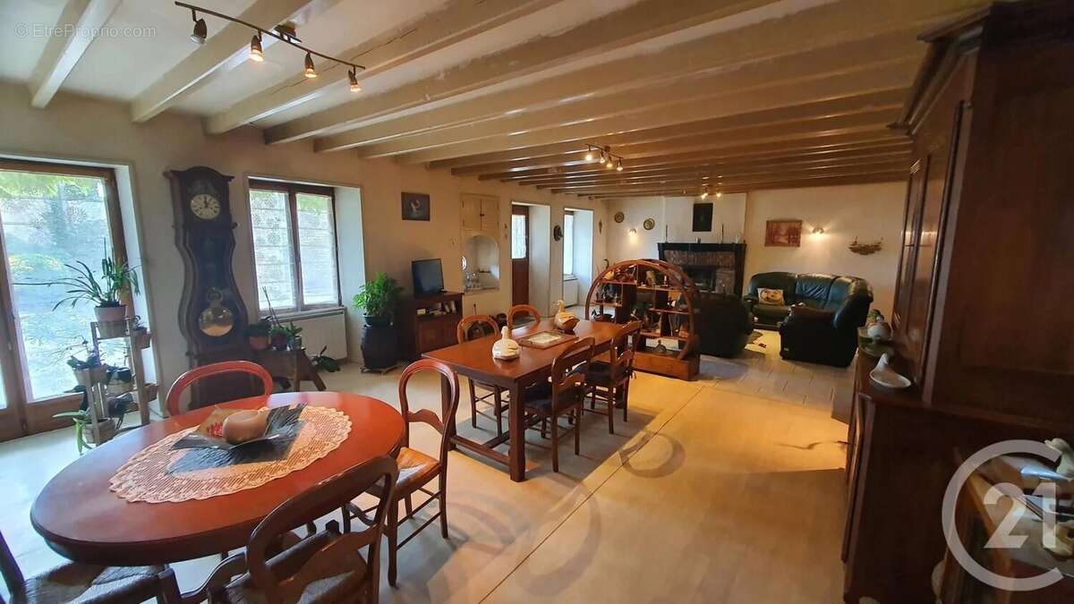 Maison 195 m² à Aubigne  - photo 3