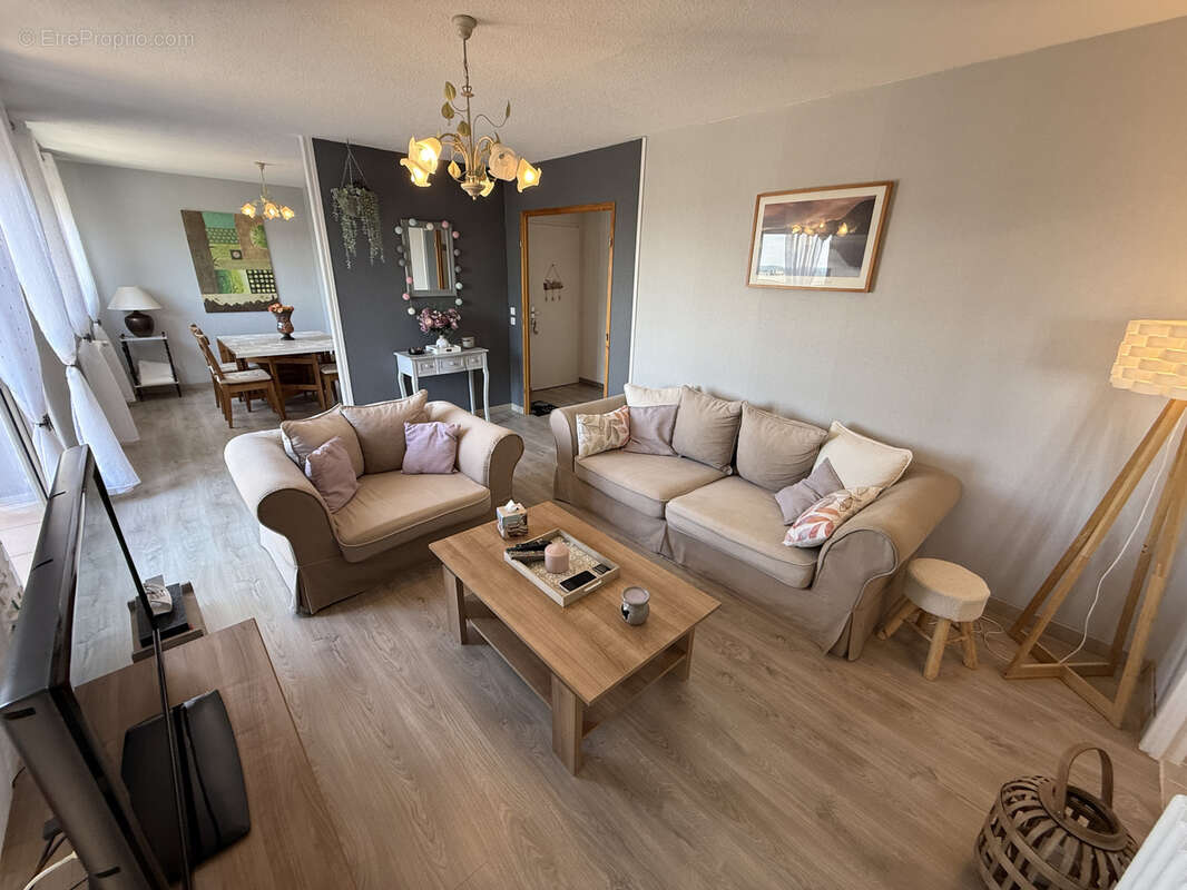 Appartement 5 pièces de 82,20 m2 avec une petite véranda, un balcon et un garage - photo 2