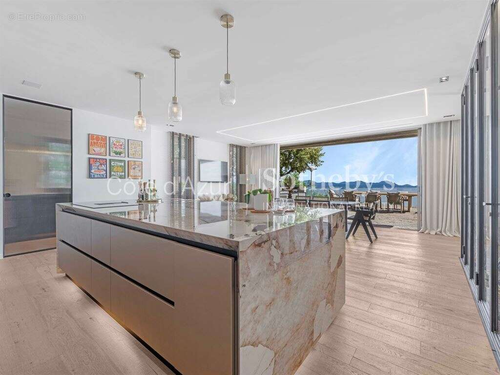 Villa de luxe aux Issambres avec vue mer panoramique et piscine à débordement - photo 7