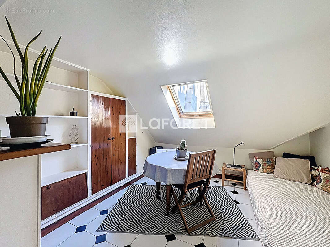 Appartement à PARIS-8E