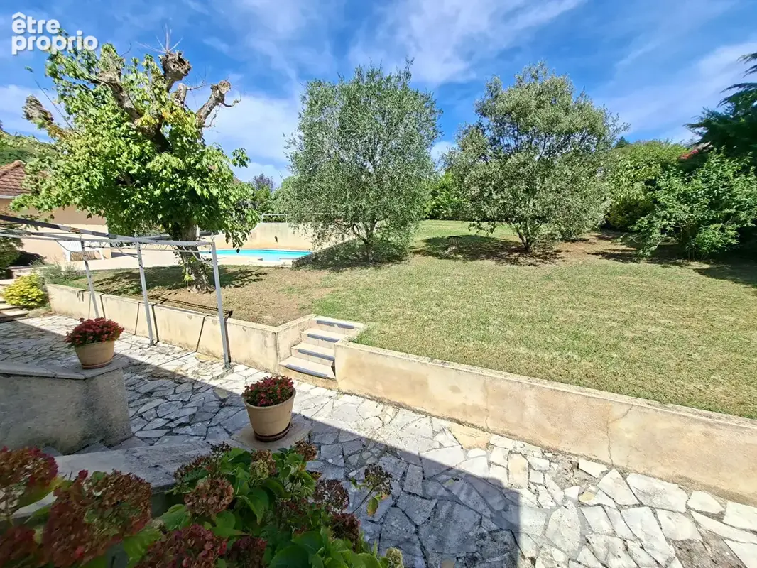 Villa avec piscine à 2 minutes des commodités - photo 8