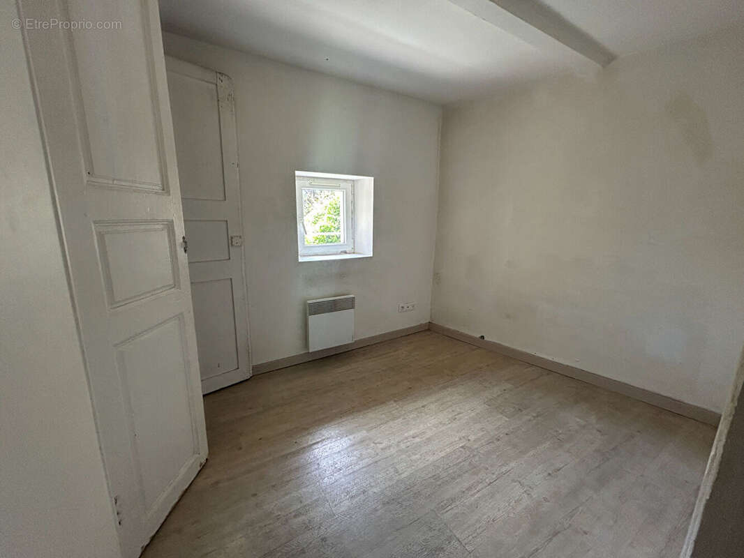 Appartement à MEOUNES-LES-MONTRIEUX