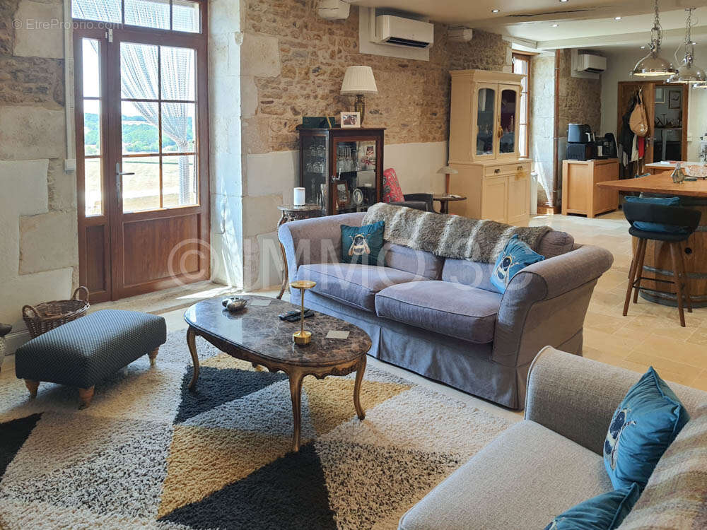 Maison à CHARROUX