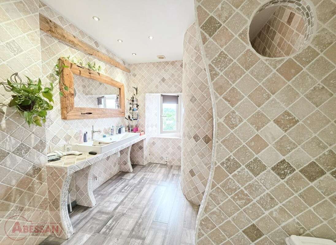 Maison à QUISSAC