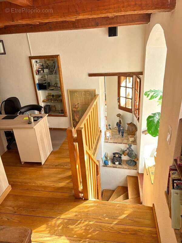 Appartement à BERRE-LES-ALPES