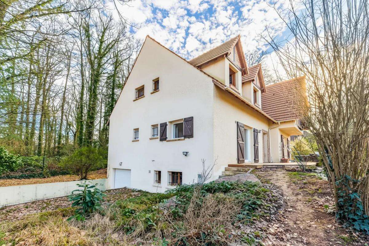 Maison à SAINT-FARGEAU-PONTHIERRY