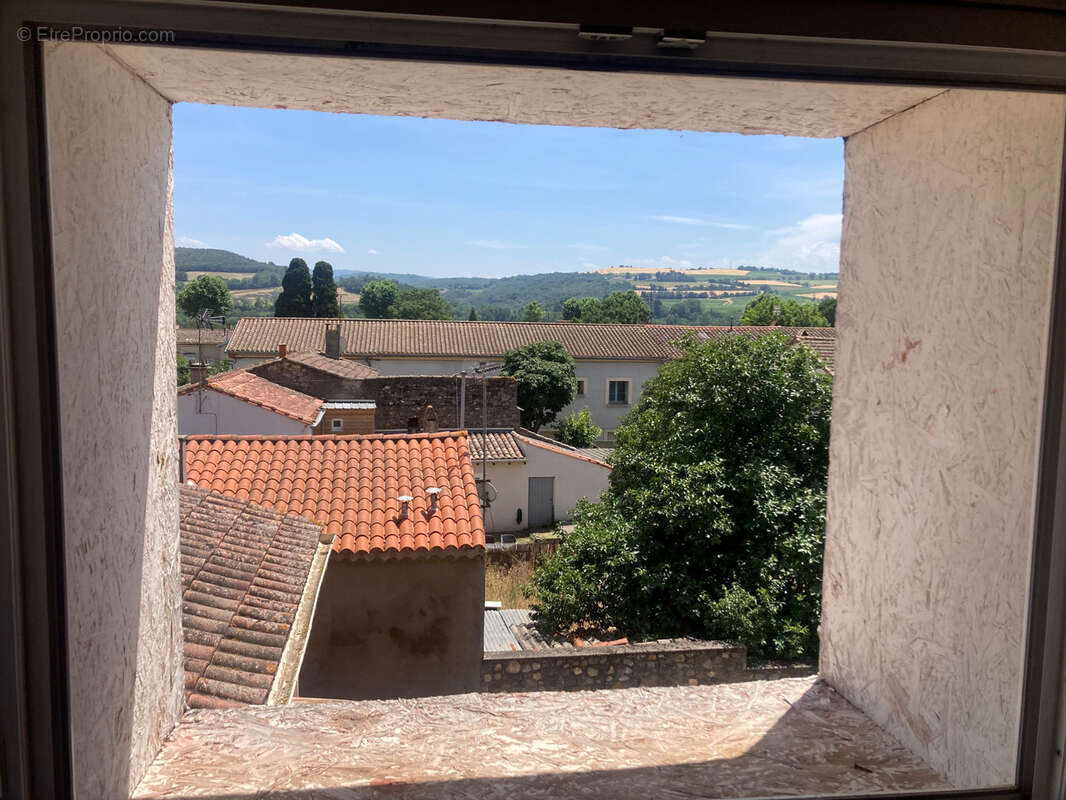 Axe Carcassonne Limoux, dans village, maison avec jardin, 4 chambres,  garage, et piscine intérieure. - photo 16