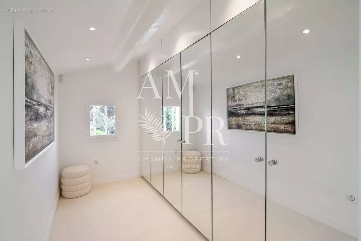 Cannes Californie – Élégance Contemporaine et Vue Mer d’Exception dans un Domaine Privé - photo 19