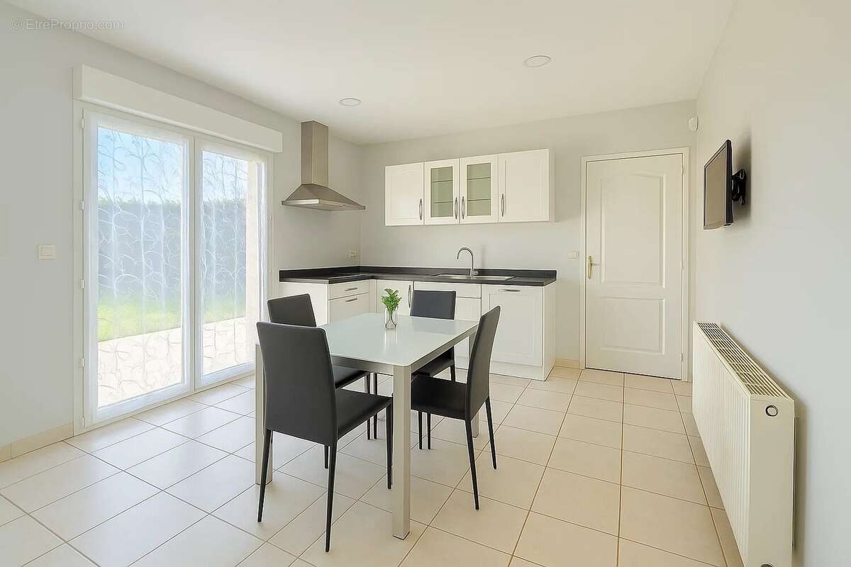 Maison 155 m² à Saint-Arnoult  - photo 3