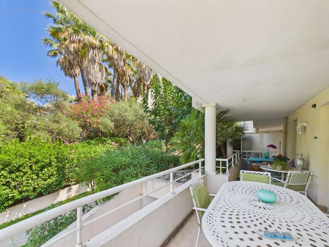 2 pièces d'angle avec vaste terrasse – Quartier Rostagne / Les Pins - photo 2