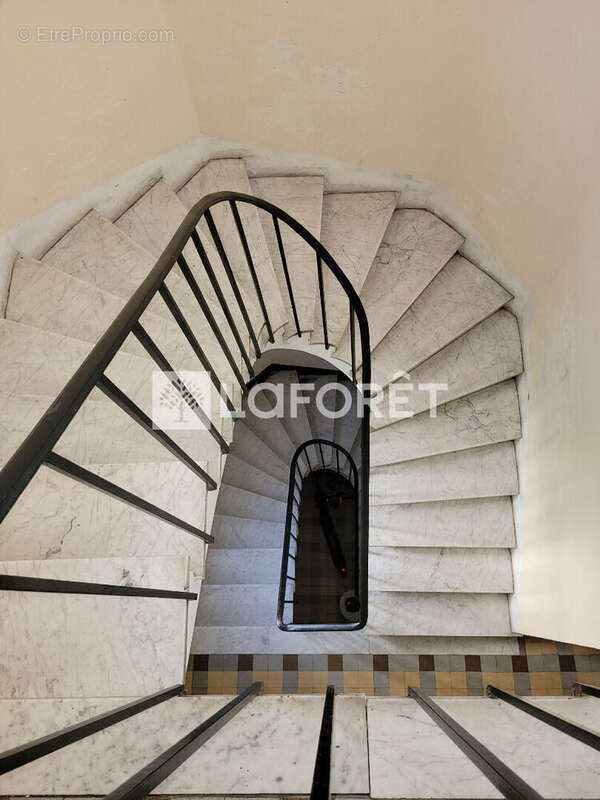 TOULON OUEST : Immeuble composé de 6 appartements dont 1 loué - photo 5