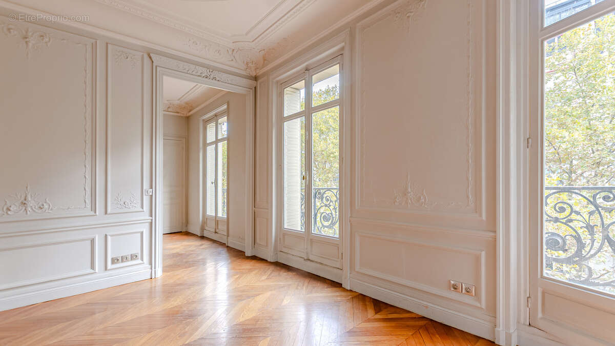 VENTE Paris 7e Champs de Mars  Appartement familial 3 chambres parquet moulures cheminées - photo 3