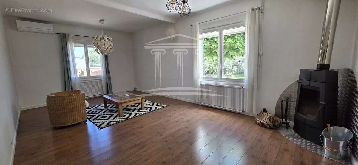 Maison à SORGUES