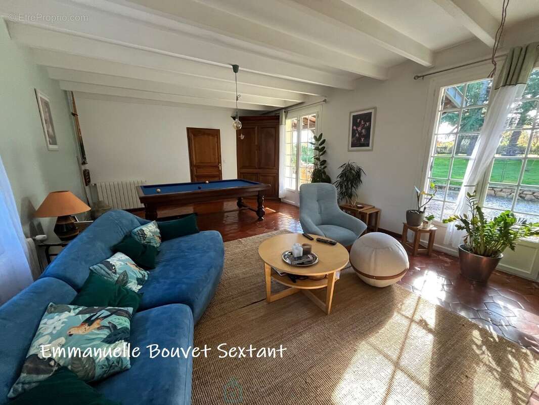 Maison en pierres, 4 chambres, 2 sde, garage, car-port, atelier, véranda, sur 4750 m2 clos. - photo 9