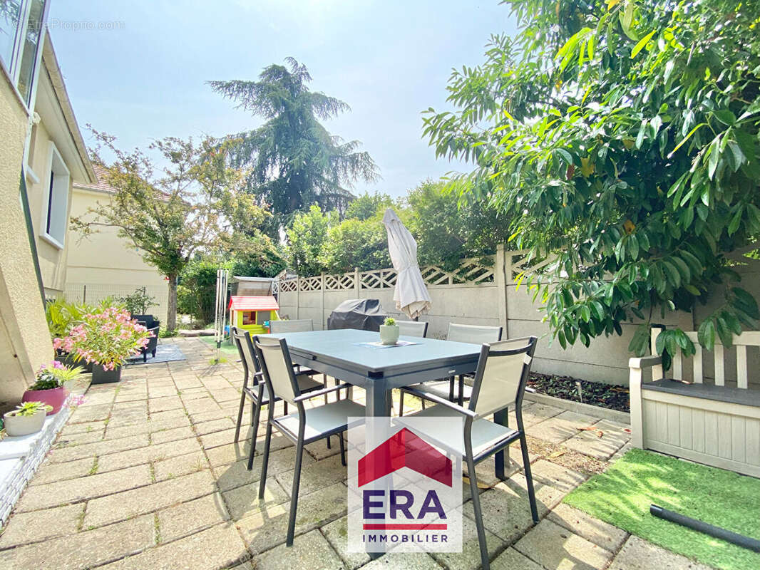 Maison à SARTROUVILLE