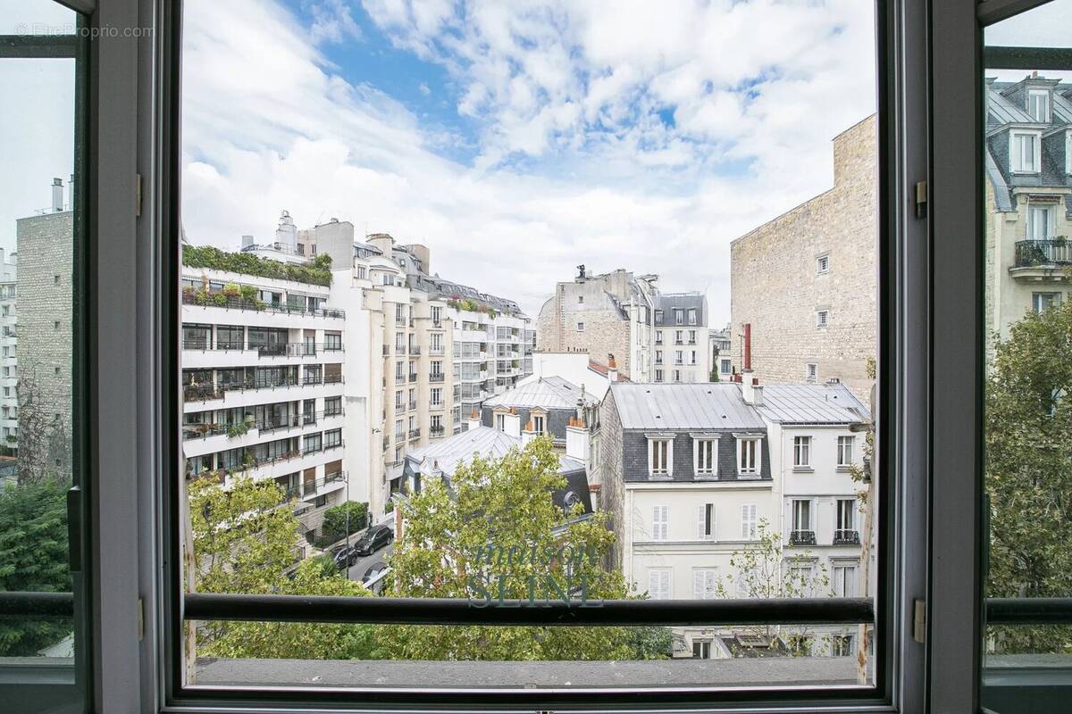 Appartement à PARIS-16E