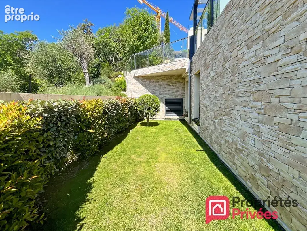 ÈZE VILLAGE : T4 avec jardin privatif, aperçu mer et garage - photo 12