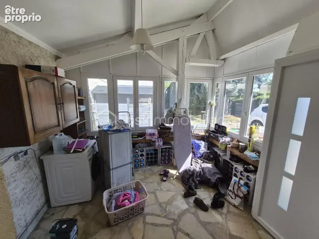 Maison familiale avec grand terrain, garage et dépendance - photo 7