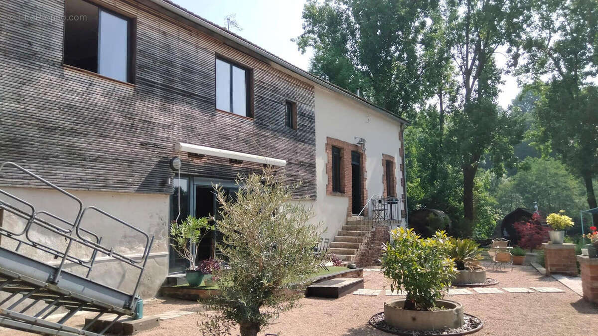 GITE - Maison à SAINT-JUNIEN