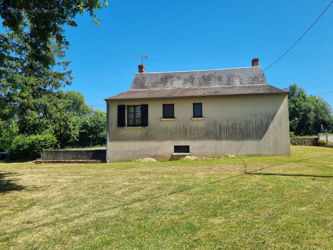 Maison de campagne sur 9 778 m2 de terrain ! - photo 2