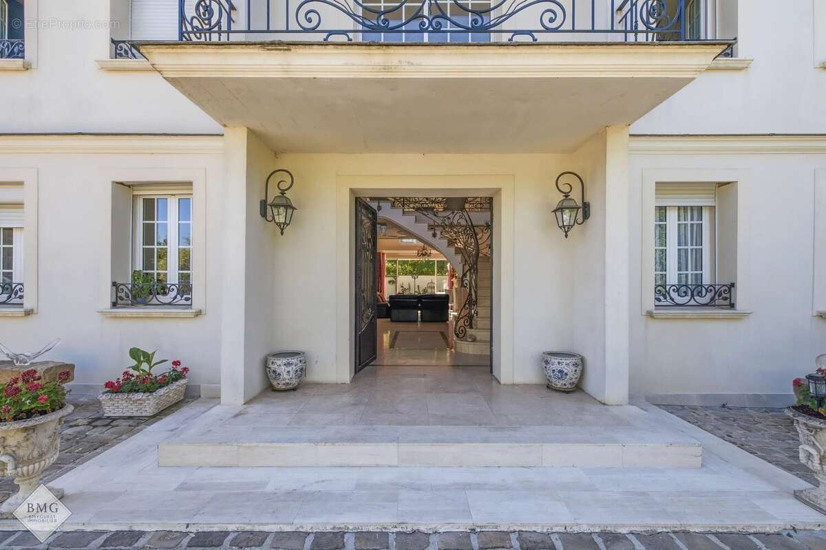 EXCLUSIVITÉ – LE PLESSIS-TRÉVISE (94420) Villa familiale de 290 m² en résidence recherchée - photo 5