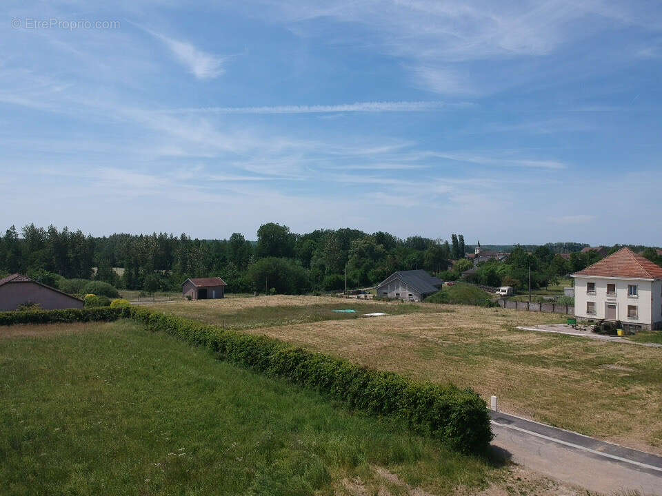 Terrain à CHENEVIERES