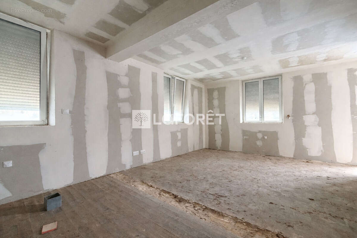 Maison à LA CHAPELLE-FELCOURT