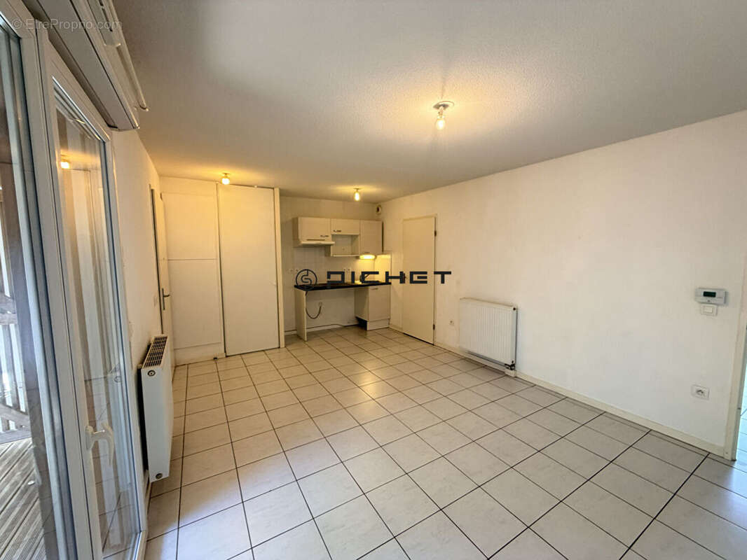 Appartement à SAINT-JEAN-D'ILLAC