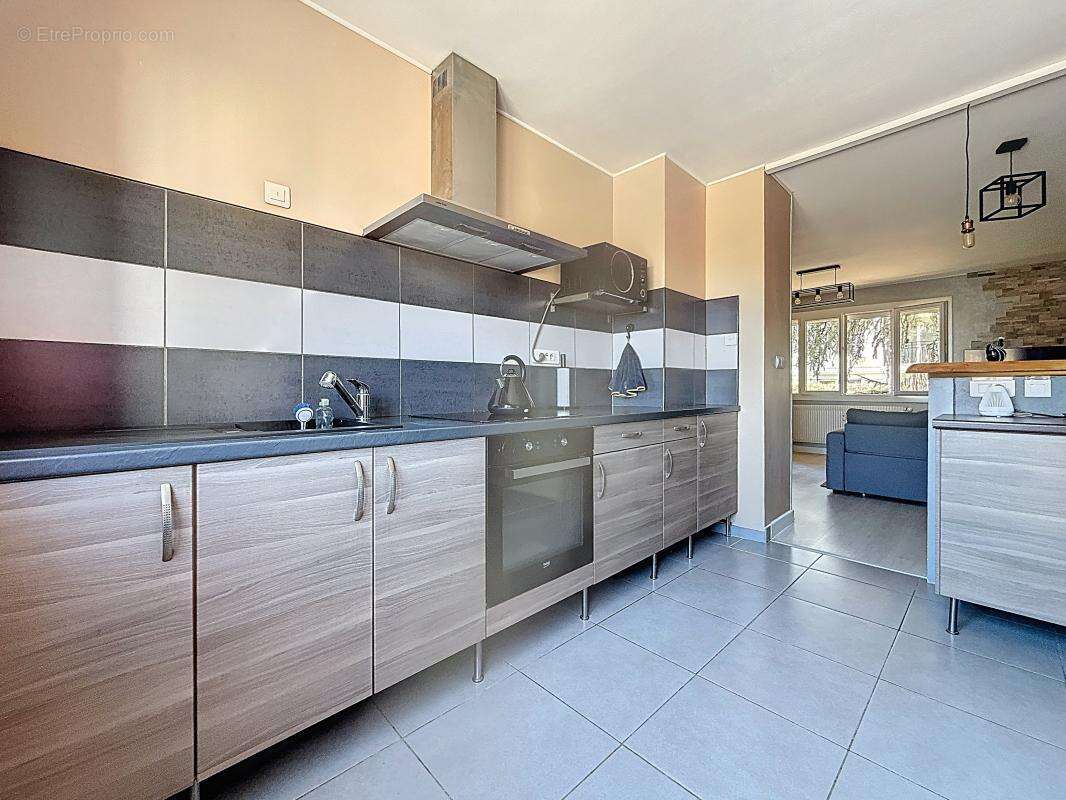 Appartement à SAINT-GENIS-LAVAL