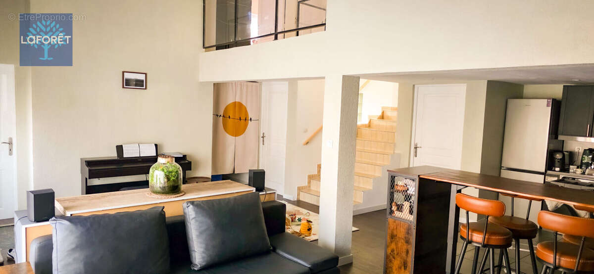 Appartement à SAINT-GENIS-LAVAL
