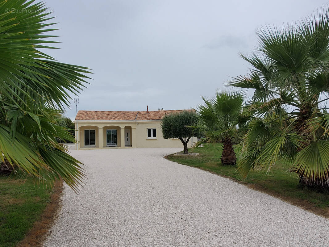 Maison à AIGUILLON